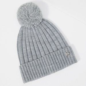 🆕 Michael Kors Silver Beanie with Pom Grey Gray Lightweight Fall Winter
